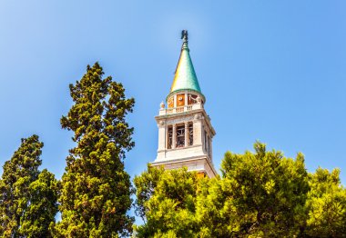 Venice, İtalya - 20 Ağustos 2016: Ünlü mimari anıtları ve cephe eski ortaçağ binaları San Giorgio Maggiore Adası yakın çekim 20 Ağustos 2016 Venedik, İtalya.