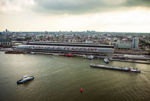 Amsterdam stadsbild och vacker solnedgång. — Stockfoto