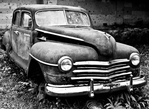 Grunge and hight rusty old car. — Stock Photo, Image