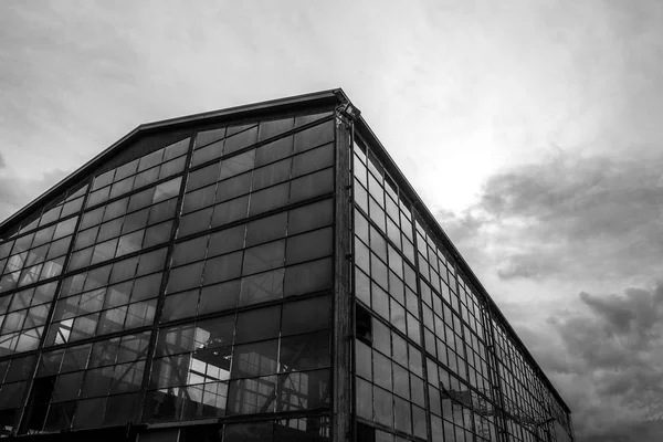 Edificio industrial abandonado. — Foto de Stock