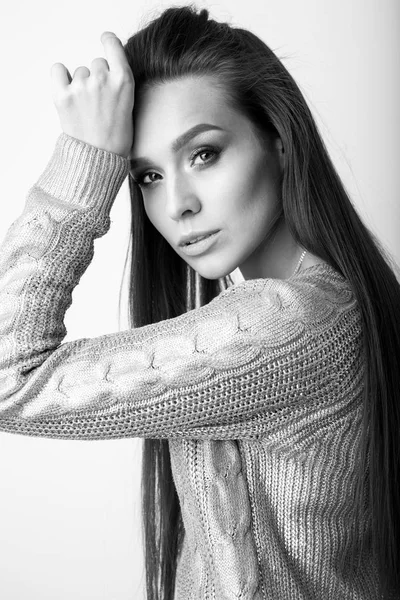 Black-white studio portrait of beautiful young brunette woman. — Stock Photo, Image