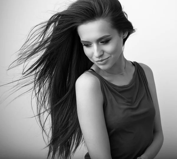 Black-white studio portrait of beautiful young brunette woman. — Stock Photo, Image