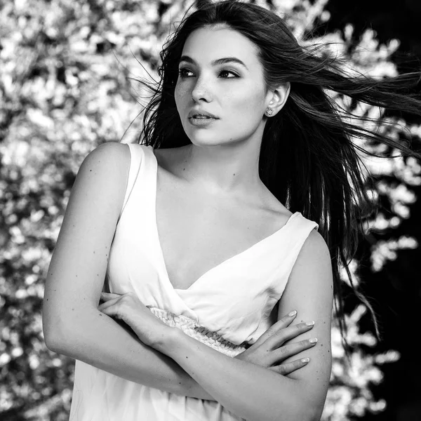 Black-white outdoor portrait of beautiful emotional young brunette woman in stylish dress — Stock Photo, Image