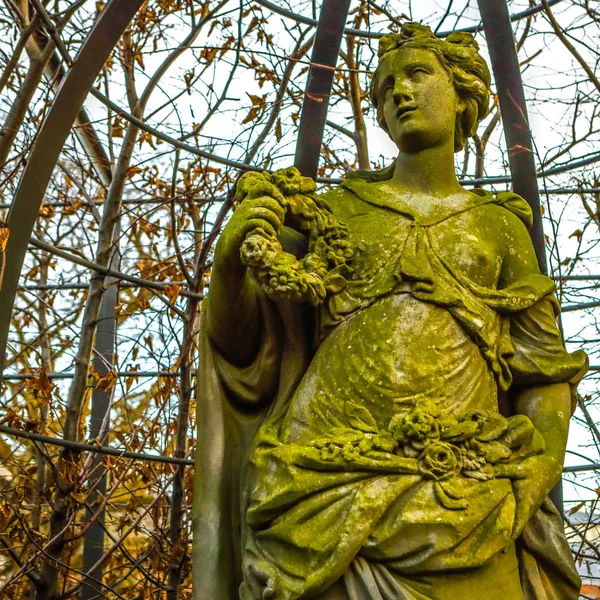 AMSTERDAM, PAYS-BAS - 08 JANVIER 2017 : Sculptures célèbres du centre-ville d'Amsterdam. Vue générale du paysage des monuments de la ville et des objets d'art. 08 janvier 2017 à Amsterdam - Pays-Bas . — Photo