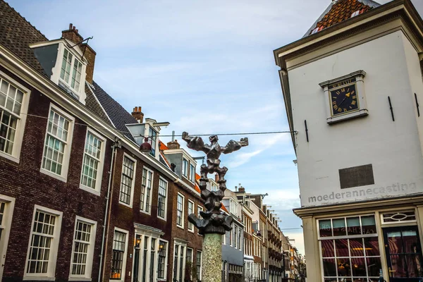 アムステルダム, オランダ - 2017 年 1 月 9 日: アムステルダム市夕日の有名なビンテージ建物。オランダ建築の伝統で一般的な風景を見る。2017 年 1 月 9 日 - アムステルダム - オランダ ストック画像