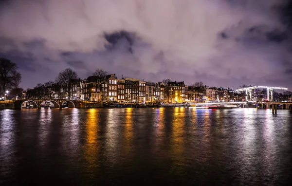 General view of beautiful night Amsterdam city canals. — Stock Photo, Image