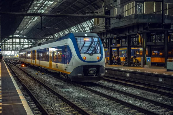 AMSTERDAM, NETHERLANDS - JANUARY 03, 2017: Metro station of Amsterdam with opened platform close-up construction elements. Amsterdam - Netherlands. — Stock Photo, Image