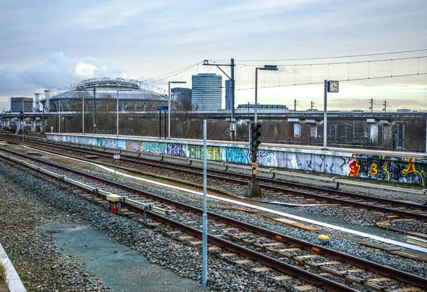 AMSTERDAM, PAYS-BAS - 03 JANVIER 2017 : Station de métro d'Amsterdam avec éléments de construction en gros plan à quai ouvert. Amsterdam - Pays-Bas . — Photo