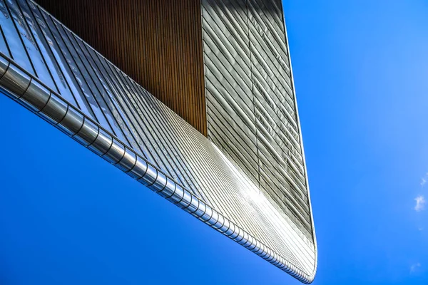 Rotterdam, Nizozemsko - 27. prosince 2016: Moderní budovy obchodního centra detail moderní architektury. Prosince 27,2016 v Rotterdamu, Nizozemí. — Stock fotografie