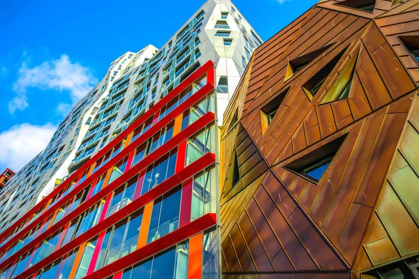ROTTERDAM, PAÍSES BAJOS - 27 DE DICIEMBRE DE 2016: Edificios modernos de centro de negocios de primer plano de arquitectura moderna. Diciembre 27,2016 en Rotterdam - Países Bajos . — Foto de Stock