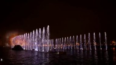 Amsterdam, Hollanda - 02 Ocak 2017: Zaman atlamalı. Hollanda'nın Amsterdam, üzerinde 02 Ocak 2017 Amsterdam ışık Festivali sırasında gece sanat çeşme ışık.
