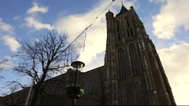 Amsterdam, Nederländerna - 26 December 2016: Generalen landskap vyer i traditionella holländska kyrkan. Tid förflutit på 26 December i Amsterdam, Holland. — Stockvideo