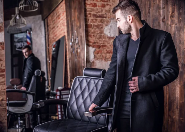 Elegant young man in barbershop. — Stock Photo, Image