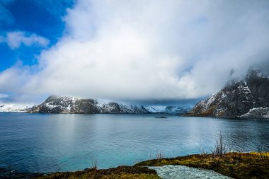 Lofoten Adaları. Güzel Norveç bahar manzara.