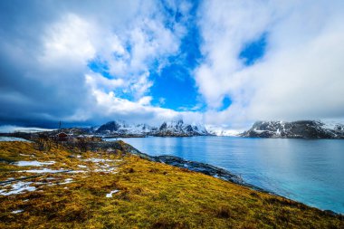 Lofoten Adaları. Güzel Norveç bahar manzara.