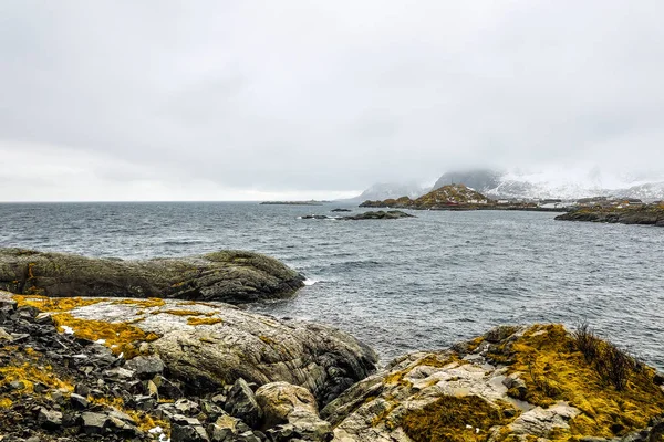 Lofoty. Piękny krajobraz wiosna Norwegia. — Zdjęcie stockowe