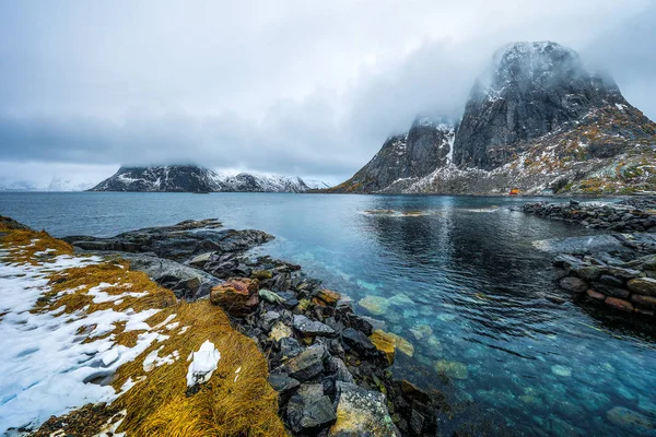 ロフォーテン諸島。美しいノルウェーの春の風景. — ストック写真