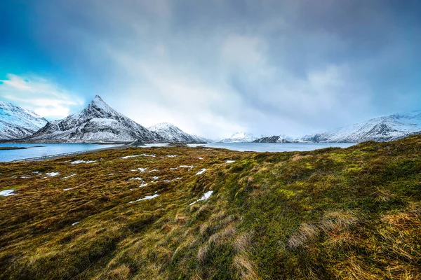 Islas Lofoten. Hermoso paisaje de primavera Noruega . —  Fotos de Stock