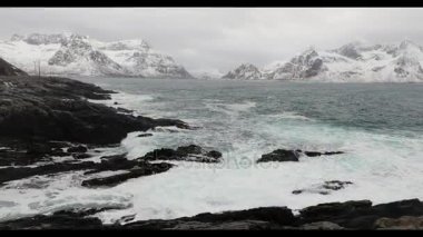 Lofoten Adaları. Güzel Norveç bahar manzara. HD ayak.