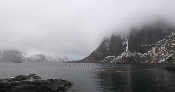 Традиційний рибальський населених пунктів прибуття островів. Красивий краєвид Норвегії та старовинною архітектурою. HD кадри. — стокове відео