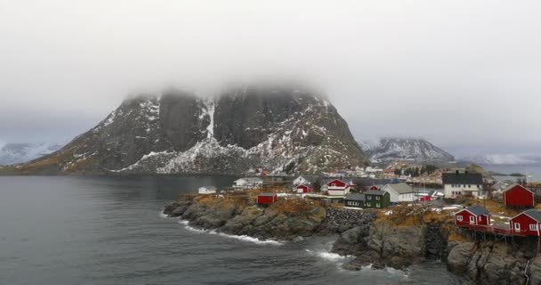 Insediamenti di pesca tradizionali delle isole Lofoten. Bellissimo paesaggio norvegese e vecchia architettura. Video HD . — Video Stock
