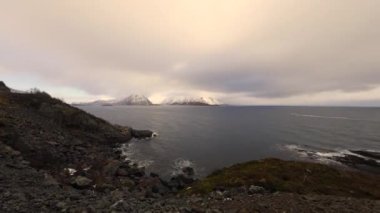 Lofoten Adaları. Güzel Norveç bahar manzara. HD ayak.