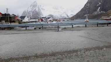 Geleneksel balıkçılık Yerleşmeleri Lofoten Adaları. Güzel Norveç Peyzaj ve eski mimari.