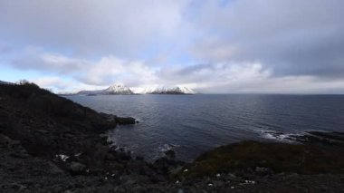 Lofoten Adaları. Güzel Norveç bahar manzara. HD ayak.