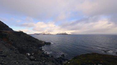 Lofoten Adaları. Güzel Norveç bahar manzara. HD ayak.