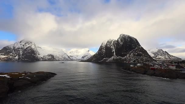 Παραδοσιακό ψαροχώρι οικισμούς των Νήσων Lofoten. Πανέμορφο τοπίο της Νορβηγίας και παλιά αρχιτεκτονική. Βίντεο HD. — Αρχείο Βίντεο