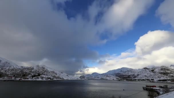 Lofoten Adaları. Güzel Norveç manzara. Zaman atlamalı. — Stok video