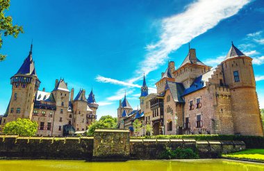 Kale de Haar - Hollanda en büyük kalede genel bakış. Rothschild ailesinin üyeleri için Hollandalı Neo-Gotik Kuipers tarafından ustası tarafından inşa edilmiş.