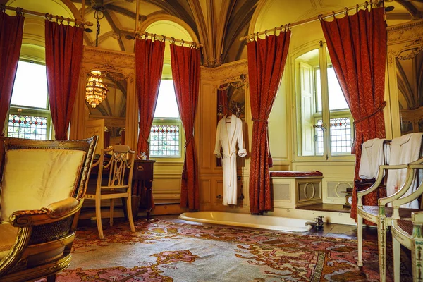 UTRECHT, NETHERLANDS - MAY 27, 2017: Luksusinteriør av Castle de Haar. Den ble bygget av den nederlandske nygotiske Kuipers for medlemmer av Rothschild-familien. Utrcht, Nederland - 27. mai . – stockfoto