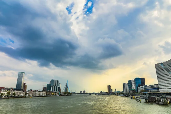 Widok ogólny krajobraz miasta Rotterdam. — Zdjęcie stockowe