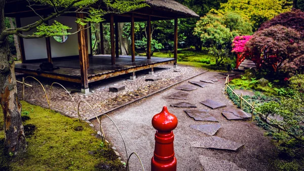 Tradycyjny ogród japoński w Hadze. — Zdjęcie stockowe