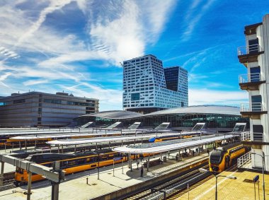 Modern şehir mimarisi, Merkez İstasyonu'na genel bakış. Utrecht - Hollanda. 