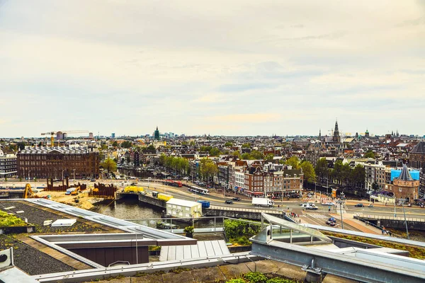 Amsterdam stad vanaf de top. Algemene weergave van hoogte punt op moment van de dag. — Stockfoto