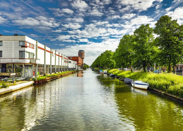 Utrecht, Hollanda'nın eski Avrupa kenti eski tuğla su kulesi — Stok fotoğraf