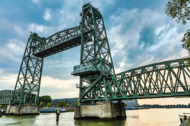 Rotterdam 'daki Liftbridge Koningshavenbridge De Hef