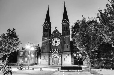 Amsterdam, Hollanda - 20 Mayıs 2017: Genel manzara sayısı gece zaman geleneksel Hollanda kilisede. Siyah-beyaz fotoğraf. 20 Mayıs 2017 Amsterdam, Hollanda.