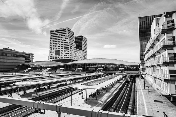 Vista generale della moderna architettura della città della stazione centrale. Utrecht - Olanda . — Foto Stock