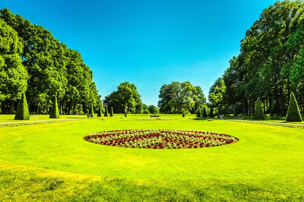 Blooming European Garden & Park elements close-up, Países Bajos . —  Fotos de Stock