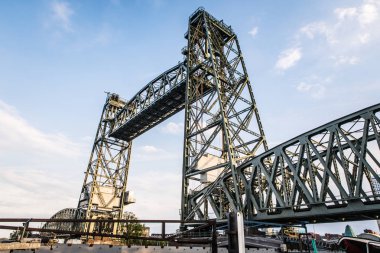 Rotterdam 'daki Liftbridge Koningshavenbridge De Hef.