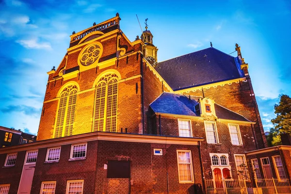 AMSTERDAM, NETHERLANDS - MAY 28, 2017: General view of famous places in Amsterdam city at twilight time. May 28, 2017 in Amsterdam - Netherlands. — Stock Photo, Image