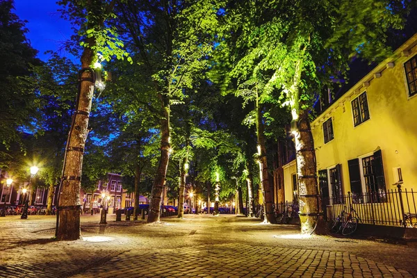 Calles y edificios de la antigua ciudad europea de Utrecht, Países Bajos —  Fotos de Stock
