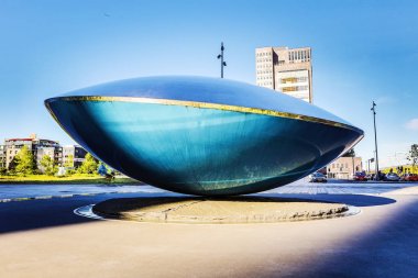 Almere - Hollanda, 24 Mayıs 2017: Modern şehir merkezinde gün zaman yakın çekim 24 Mayıs 2017 yılında Almere - Hollanda mimarisini.