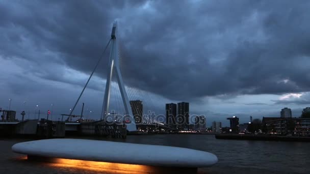 Celkový Pohled Krajinu Města Rotterdam Most Erasmus Jeden Nejznámějších Symbolů — Stock video