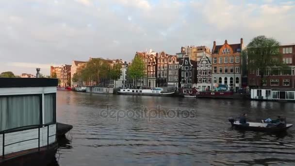 Amsterdam Nizozemsko Května 2017 Nejslavnější Kanály Náspy Amsterdamu Pohyblivými Osobní — Stock video