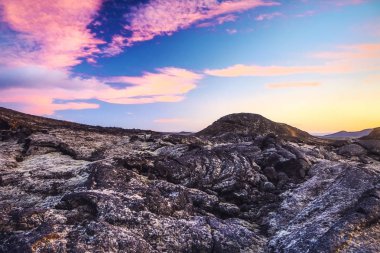 Volkanik alan lav ve rock ile kaplı. Pitoresk İzlanda manzara.