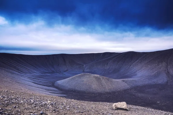 Vulkanické pole pokryto lávou a rock. Malebné Icelandi — Stock fotografie